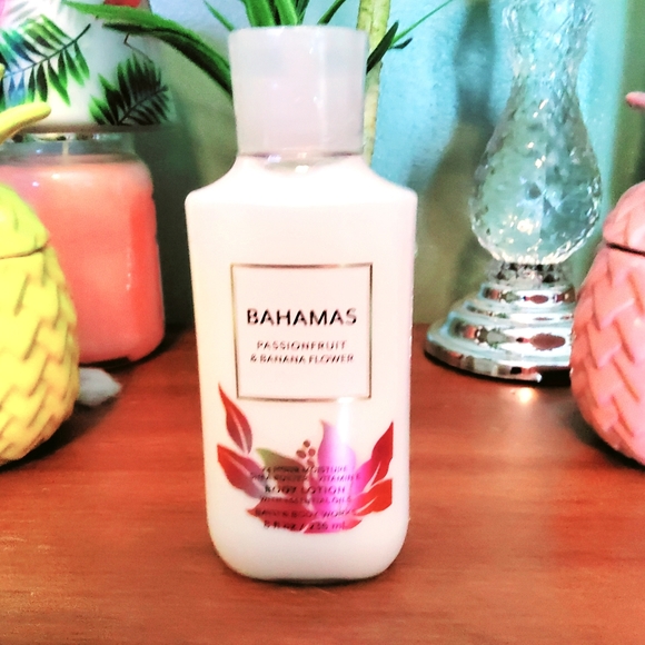 BAHAMAS PASSIONFRUIT & BANANA FLOWER BODY LOTION - Picture 2 of 2